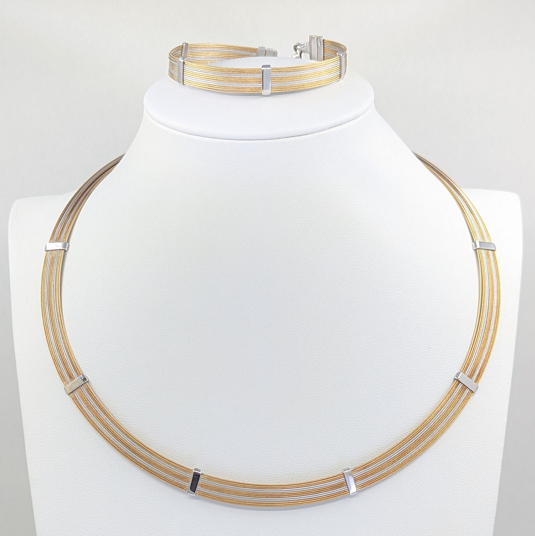 Set Gargantilla y Pulsera Dos Tonos